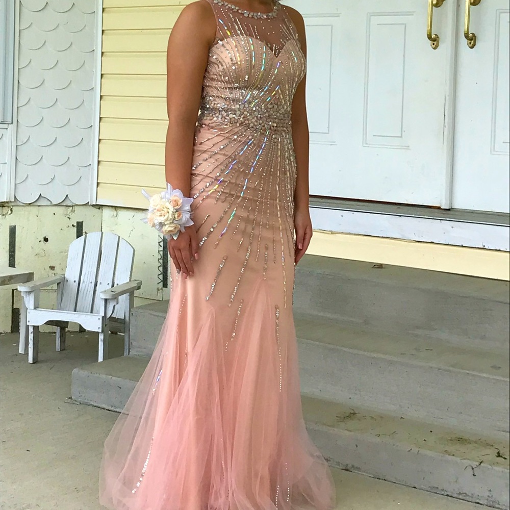 💕Pink and beige prom dress with beautiful beading and rhinestone details💖